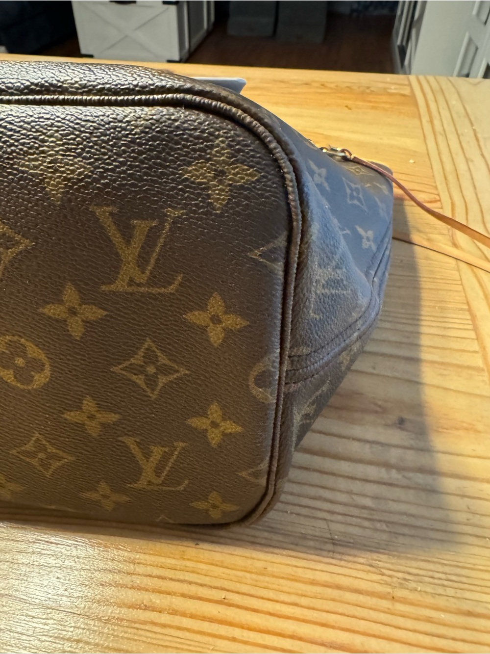 Louis Vuitton Monogram Neverfull MM - Picture 11 of 16